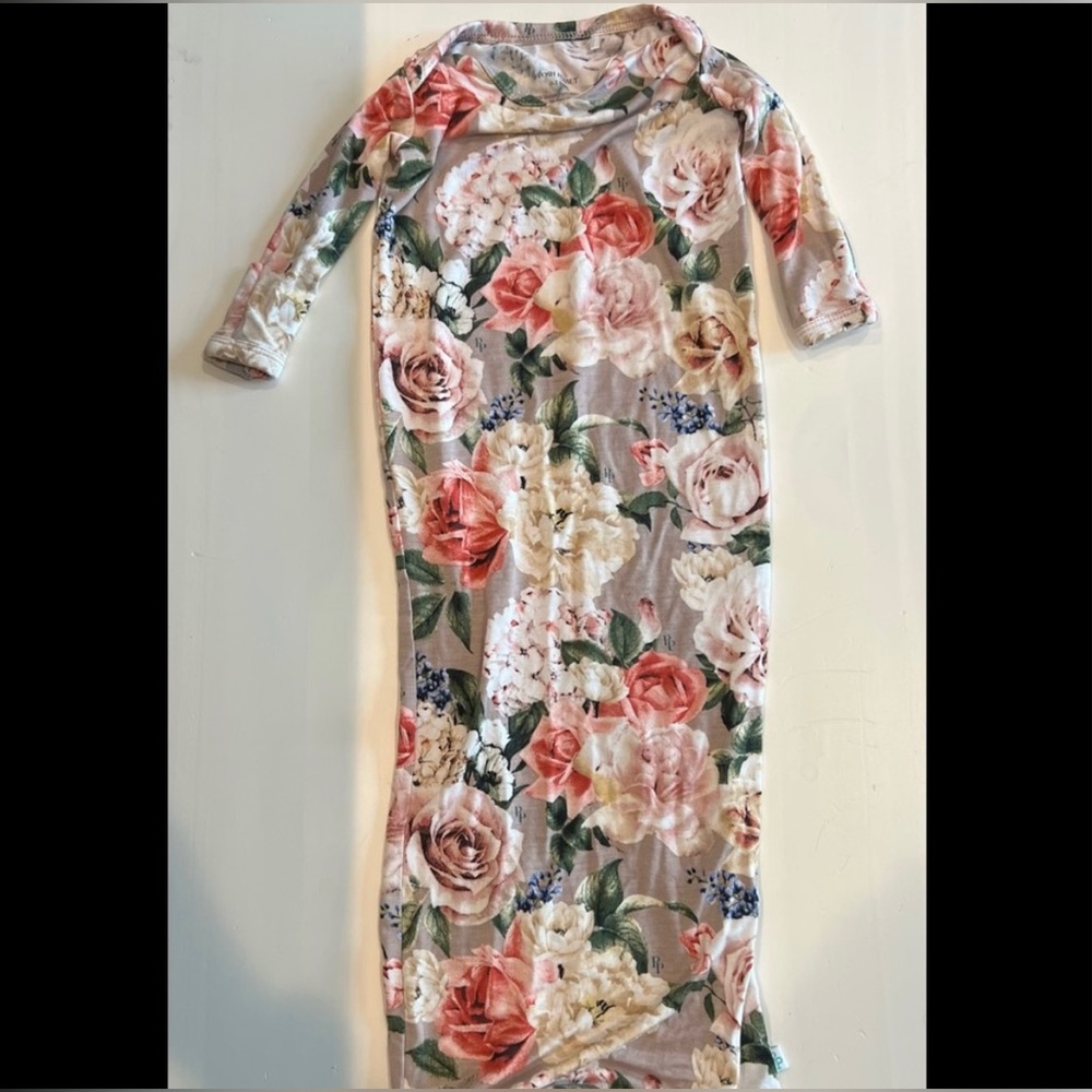 COPY - COPY - NWOT 0-3 month posh peanut zipper gown